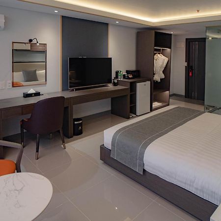Subic Riviera Hotel And Residences Olongapo Exterior photo